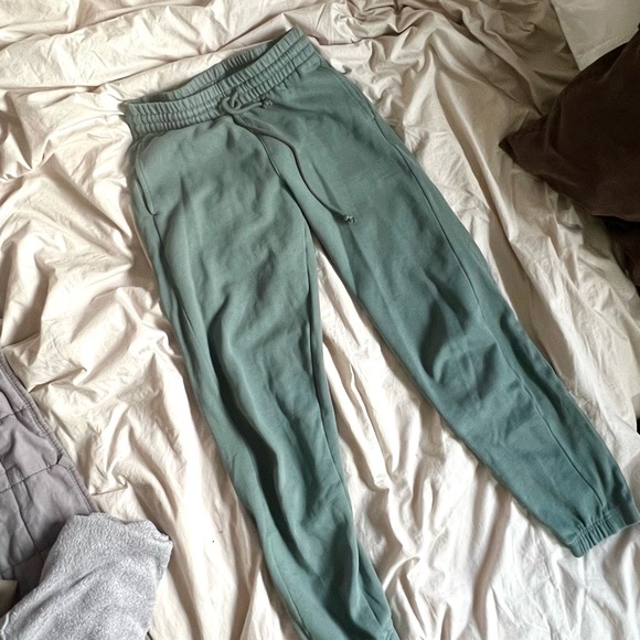 TNA boyfriend sweatpants - Picture 3 of 3